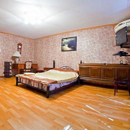 Lessor Apartments Алма Ата Стая снимка