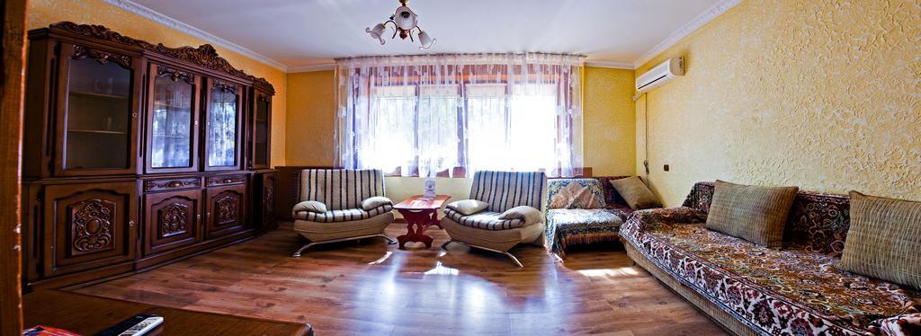 Lessor Apartments Алма Ата Стая снимка