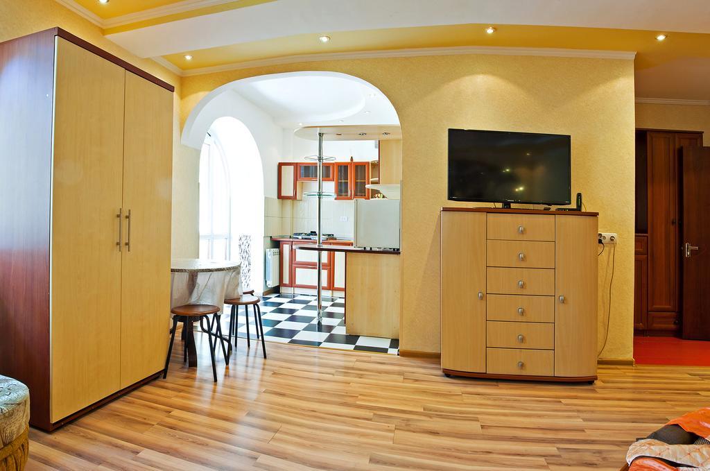 Lessor Apartments Алма Ата Стая снимка