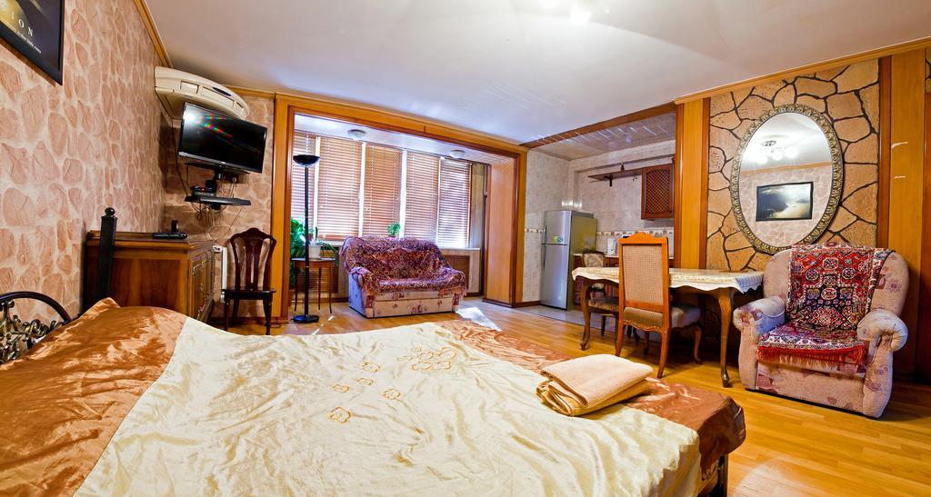 Lessor Apartments Алма Ата Стая снимка