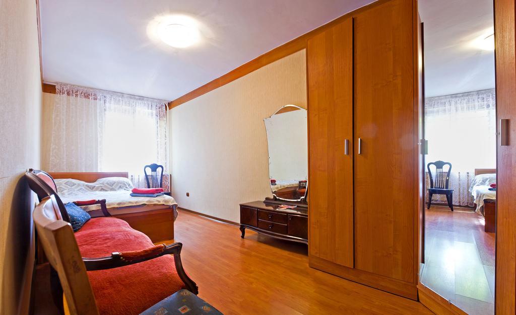 Lessor Apartments Алма Ата Стая снимка