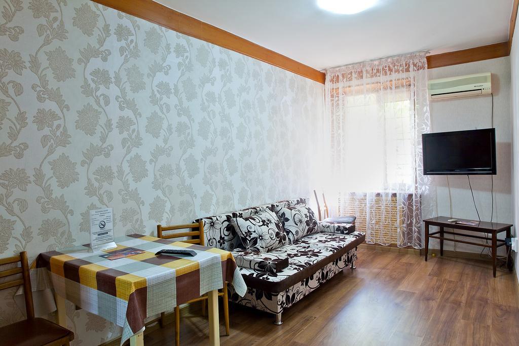 Lessor Apartments Алма Ата Стая снимка