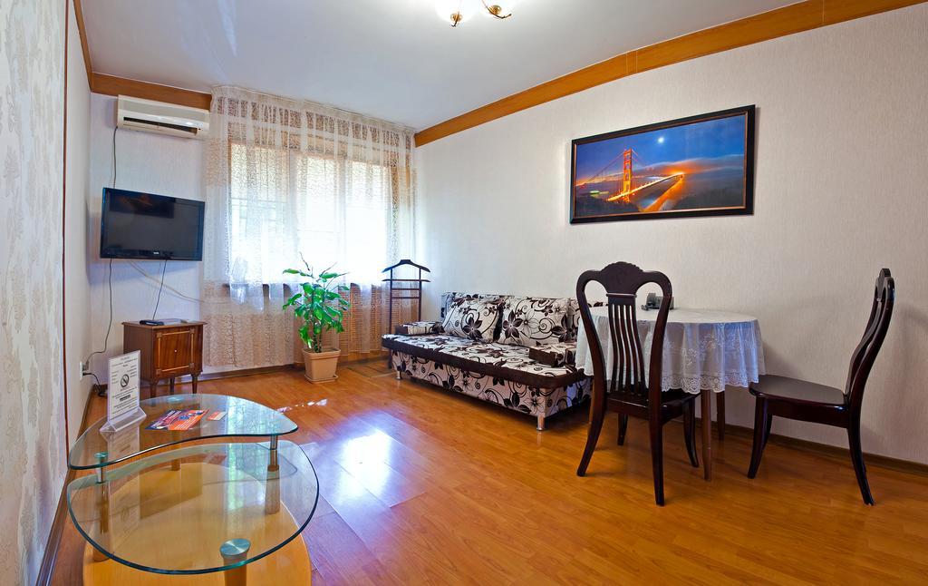 Lessor Apartments Алма Ата Стая снимка