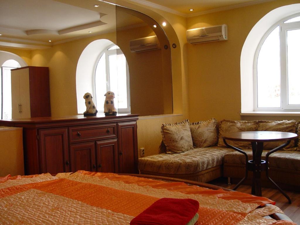 Lessor Apartments Алма Ата Стая снимка